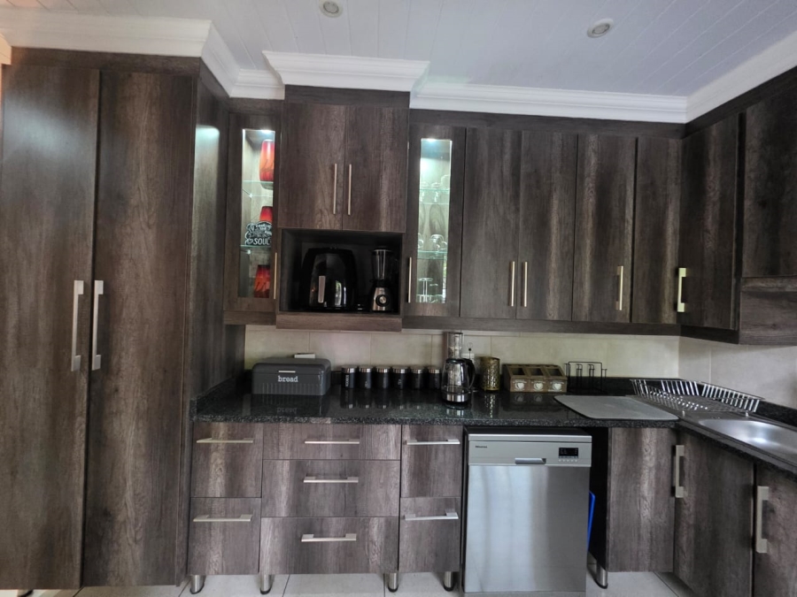 4 Bedroom Property for Sale in Geelhoutpark North West